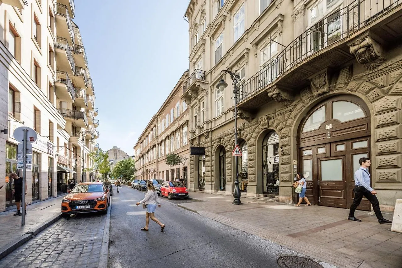 One Of A Kind, Super Central Condo With Patio Budapest Apartment