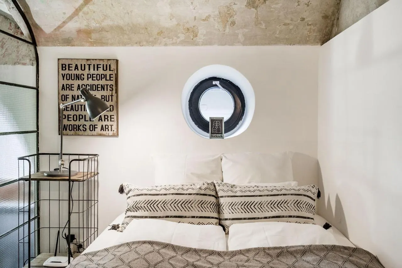 One Of A Kind, Super Central Condo With Patio Budapest